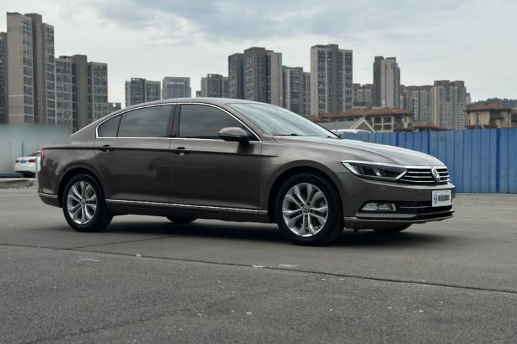 Used Volkswagen Magotan 2017 330TSI DSG Luxury Model Exterior 1