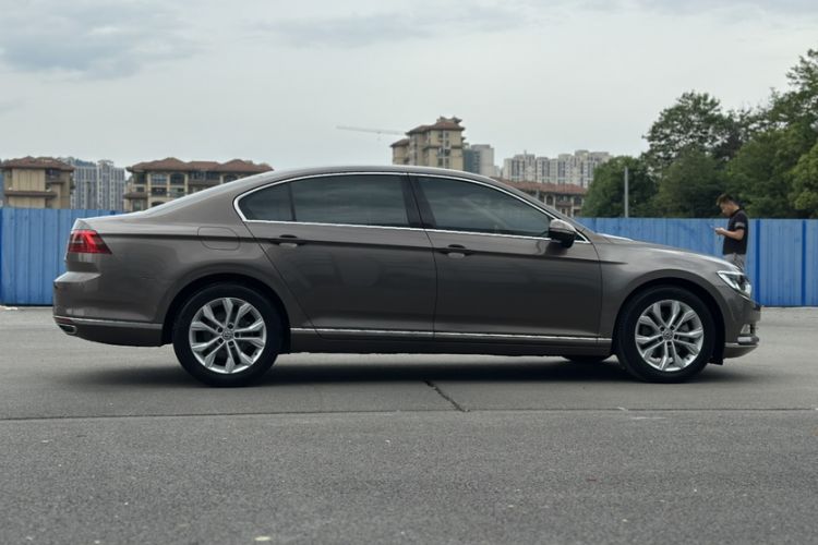 Used Volkswagen Magotan 2017 330TSI DSG Luxury Model Exterior 3