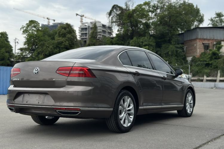 Used Volkswagen Magotan 2017 330TSI DSG Luxury Model Exterior 6