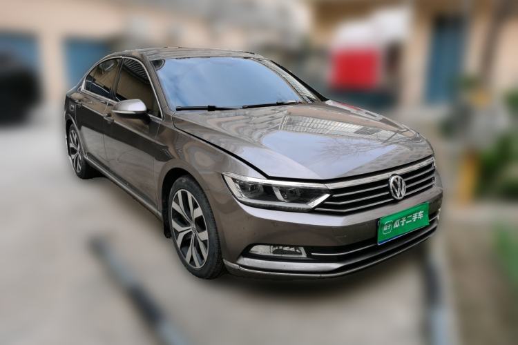 Used Volkswagen Magotan 2017 330TSI DSG Luxury Model Front Right 45 Deg