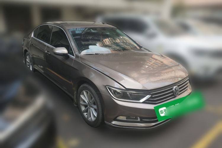 Used Volkswagen Magotan 2017 330TSI DSG Luxury Model Front Right 45 Deg