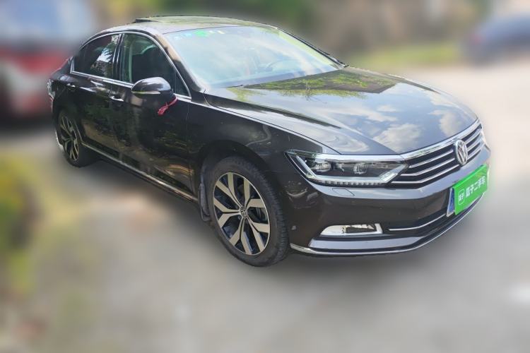 Used Volkswagen Magotan 2017 380TSI DSG Prestige Edition Front Right 45 Deg
