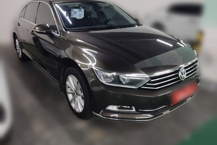 Used Volkswagen Magotan 2017 330TSI DSG Leading Model Front Right 45 Deg