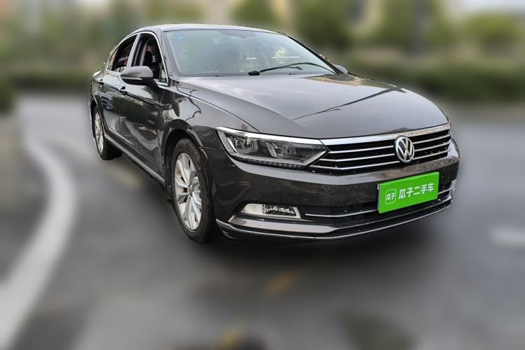 Used Volkswagen Magotan 2017 380TSI DSG Luxury Model Front Right 45 Deg