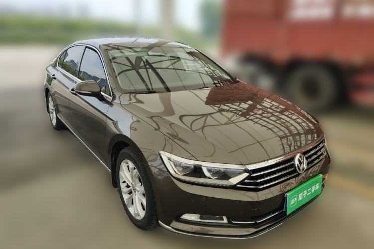 Used Volkswagen Magotan 2017 330TSI DSG Luxury Model Front Right 45 Deg
