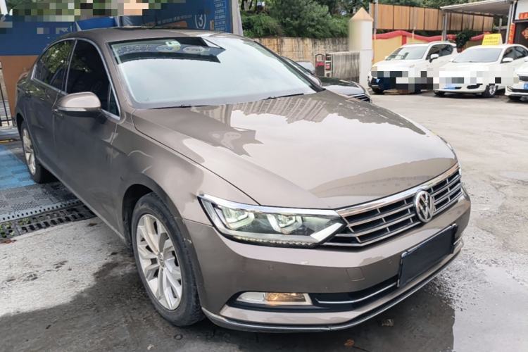 Used Volkswagen Magotan 2017 330TSI DSG Luxury Model Front Right 45 Deg