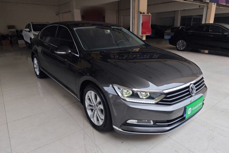 Used Volkswagen Magotan 2017 330TSI DSG Luxury Model Front Right 45 Deg