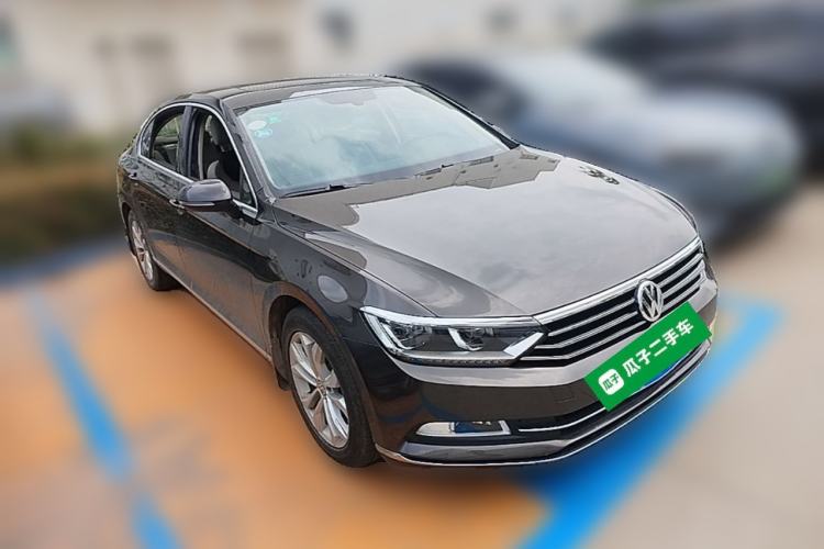 Used Volkswagen Magotan 2017 330TSI DSG Luxury Model Front Right 45 Deg