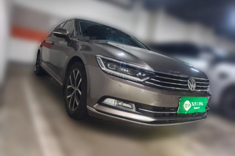 Used Volkswagen Magotan 2017 330TSI DSG Luxury Model Front Right 45 Deg