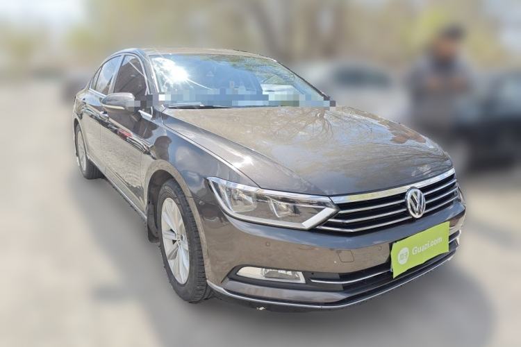 Used Volkswagen Magotan 2017 330TSI DSG Leading Model Front Right 45 Deg
