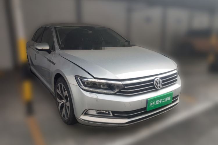 Used Volkswagen Magotan 2017 380TSI DSG Prestige Edition Front Right 45 Deg