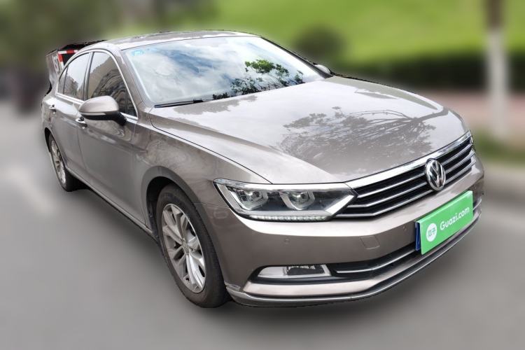 Used Volkswagen Magotan 2017 330TSI DSG Luxury Model Front Right 45 Deg