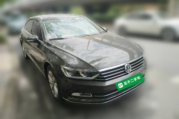 Used Volkswagen Magotan 2017 330TSI DSG Luxury Model Front Right 45 Deg
