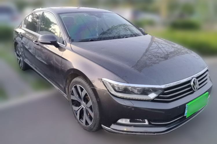 Used Volkswagen Magotan 2017 380TSI DSG Prestige Edition Front Right 45 Deg