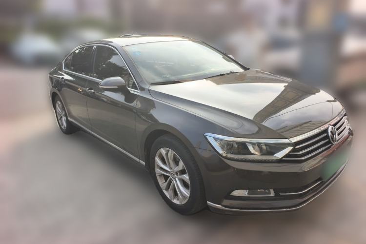 Used Volkswagen Magotan 2017 330TSI DSG Luxury Model Front Right 45 Deg
