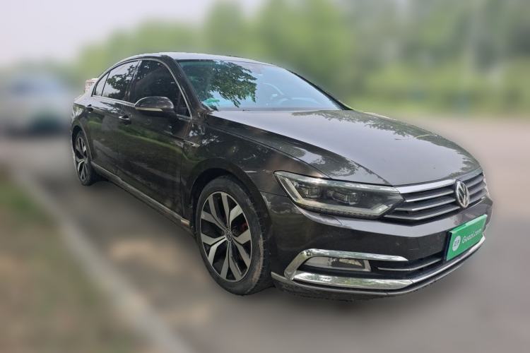 Used Volkswagen Magotan 2017 380TSI DSG Prestige Edition Front Right 45 Deg