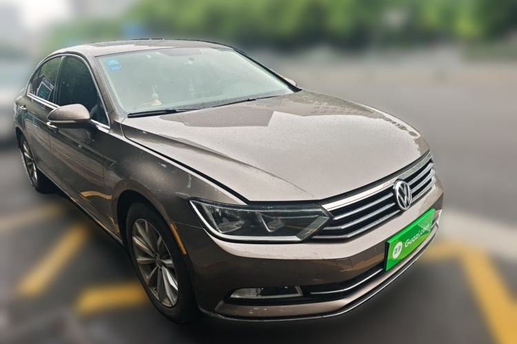 Used Volkswagen Magotan 2017 330TSI DSG Leading Model Front Right 45 Deg