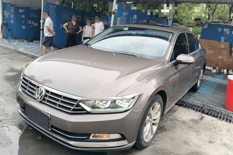 Used Volkswagen Magotan 2017 330TSI DSG Luxury Model Guazi used car, China used car export, Used car for sale, Used cars, Cheapest cars for sale
