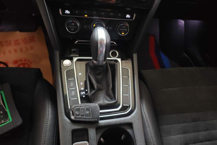 Used Volkswagen Magotan 2017 330TSI DSG Luxury Model Gear Lever