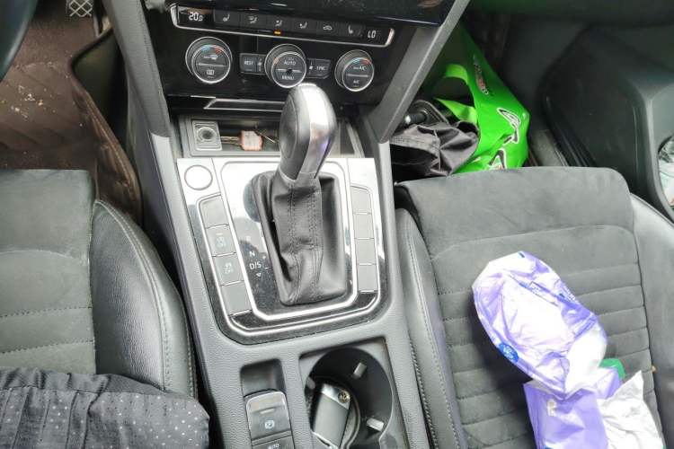 Used Volkswagen Magotan 2017 330TSI DSG Luxury Model Gear Lever
