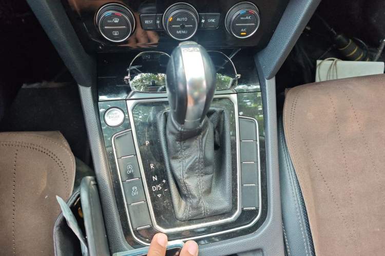 Used Volkswagen Magotan 2017 380TSI DSG Prestige Edition Gear Lever