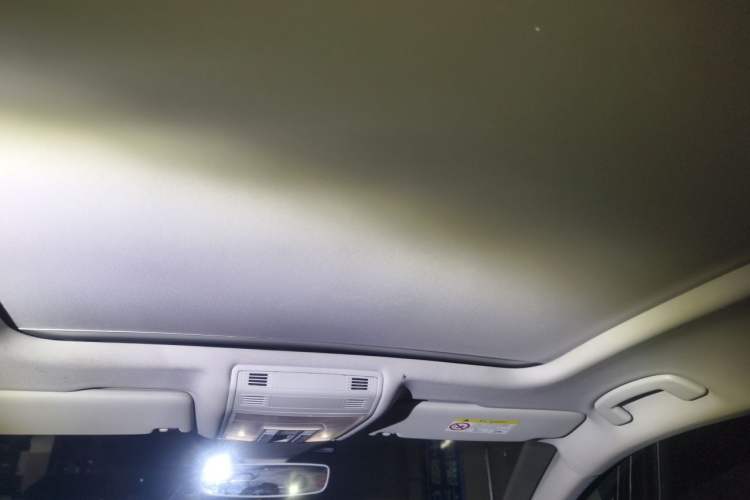 Used Volkswagen Magotan 2017 330TSI DSG Luxury Model Headliner