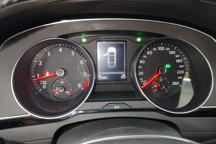 Used Volkswagen Magotan 2017 330TSI DSG Luxury Model Instrument Cluster