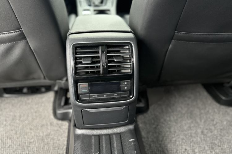 Used Volkswagen Magotan 2017 330TSI DSG Luxury Model Interior 11