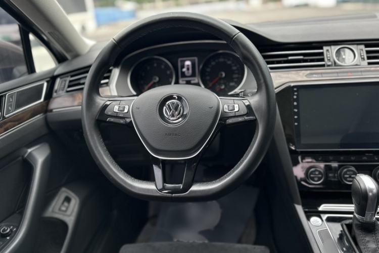 Used Volkswagen Magotan 2017 330TSI DSG Luxury Model Interior 2