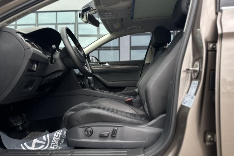 Used Volkswagen Magotan 2017 330TSI DSG Luxury Model Interior 5