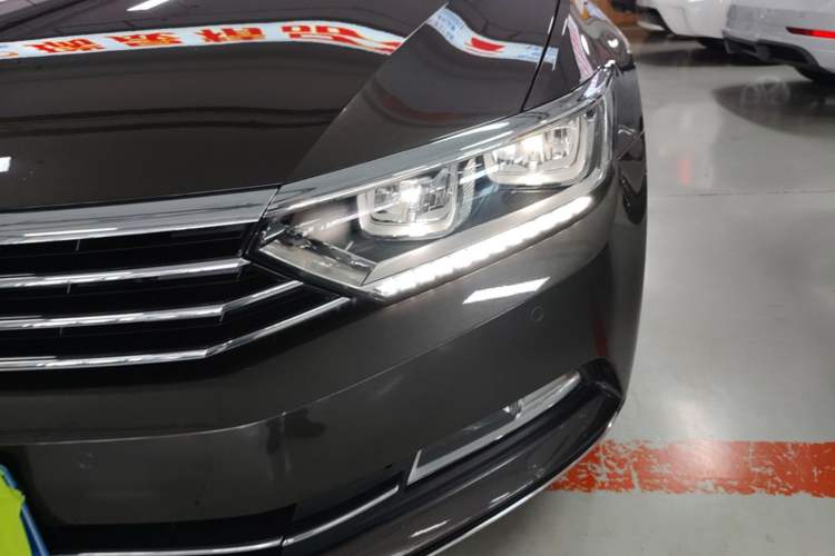 Used Volkswagen Magotan 2017 330TSI DSG Luxury Model Left Front Headlight