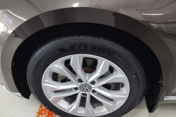 Used Volkswagen Magotan 2017 330TSI DSG Luxury Model Left Front Wheel Hub