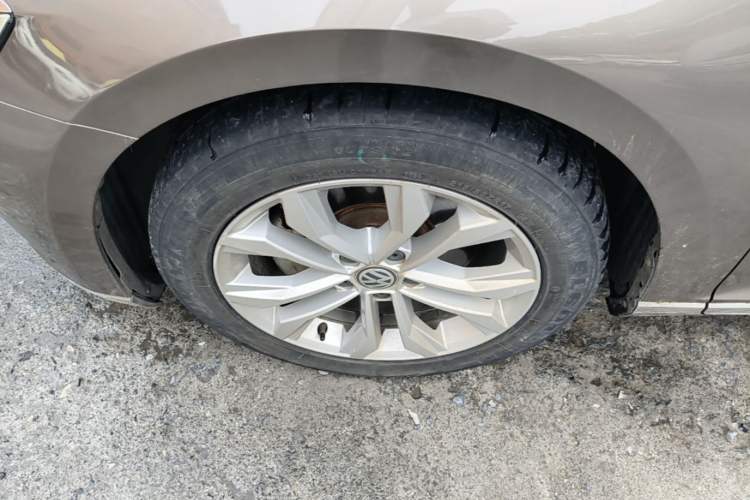 Used Volkswagen Magotan 2017 330TSI DSG Luxury Model Left Front Wheel Hub