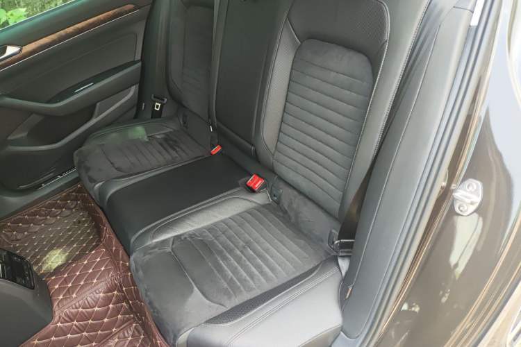 Used Volkswagen Magotan 2017 380TSI DSG Prestige Edition Left Rear Seat