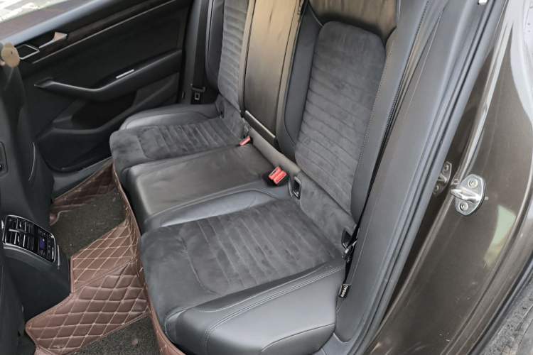 Used Volkswagen Magotan 2017 380TSI DSG Luxury Model Left Rear Seat