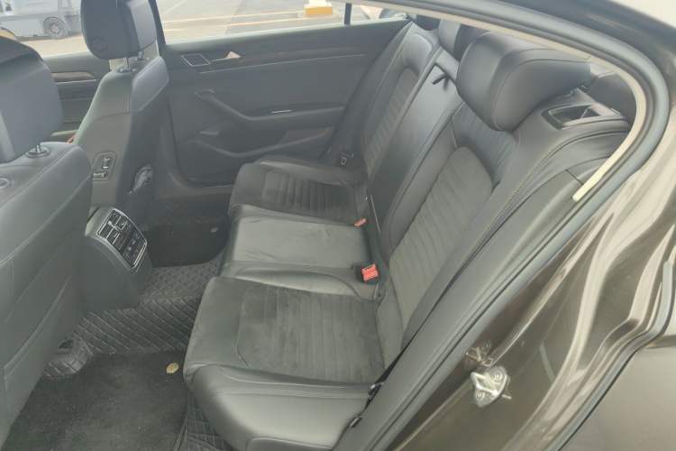Used Volkswagen Magotan 2017 330TSI DSG Luxury Model Left Rear Seat