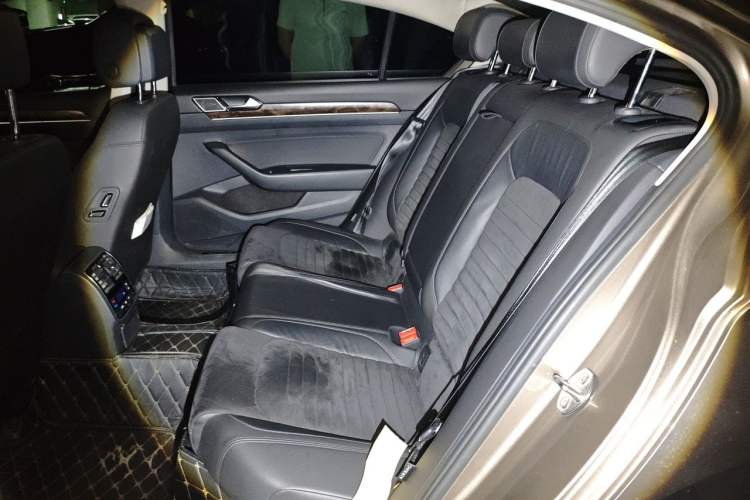Used Volkswagen Magotan 2017 330TSI DSG Luxury Model Left Rear Seat
