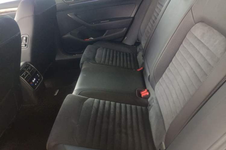 Used Volkswagen Magotan 2017 380TSI DSG Prestige Edition Left Rear Seat