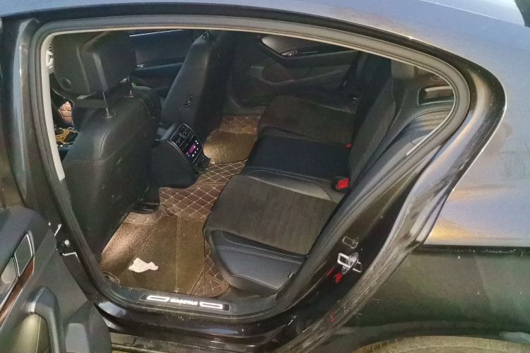 Used Volkswagen Magotan 2017 380TSI DSG Prestige Edition Left Rear Seat