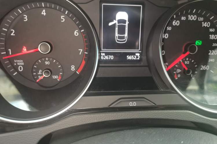 Used Volkswagen Magotan 2017 330TSI DSG Luxury Model Odometer Close Up