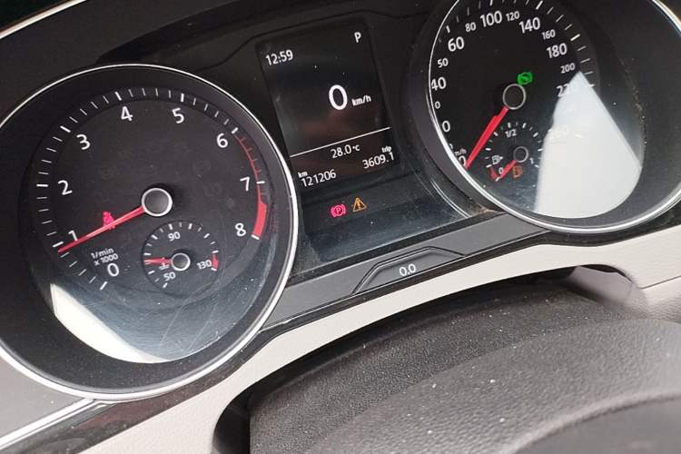 Used Volkswagen Magotan 2017 330TSI DSG Luxury Model Odometer Close Up