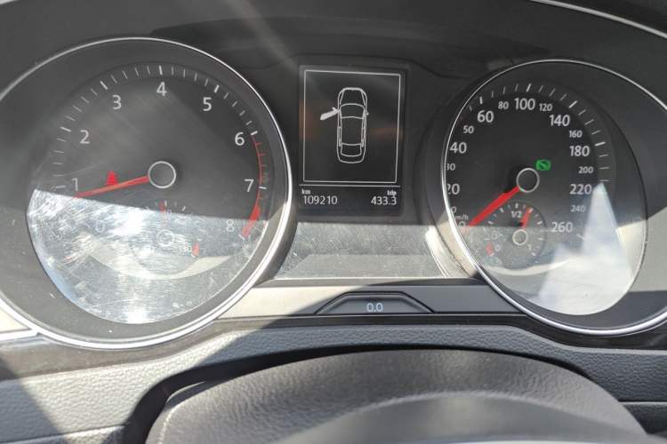 Used Volkswagen Magotan 2017 330TSI DSG Leading Model Odometer Close Up