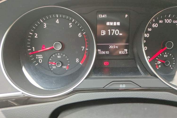 Used Volkswagen Magotan 2017 330TSI DSG Luxury Model Odometer Close Up
