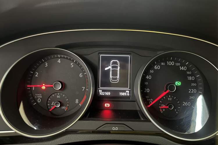 Used Volkswagen Magotan 2017 380TSI DSG Luxury Model Odometer Close Up