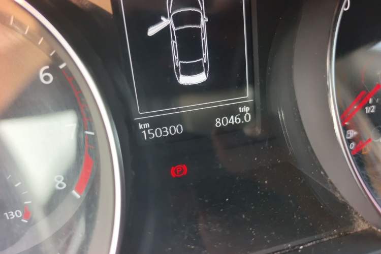 Used Volkswagen Magotan 2017 330TSI DSG Luxury Model Odometer Close Up