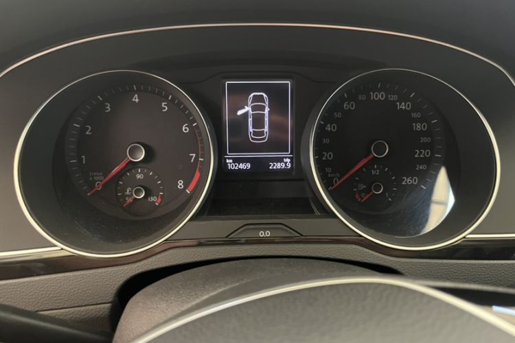 Used Volkswagen Magotan 2017 380TSI DSG Luxury Model Odometer Close Up