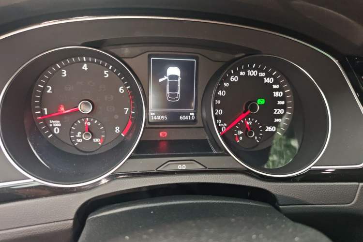 Used Volkswagen Magotan 2017 330TSI DSG Leading Model Odometer Close Up