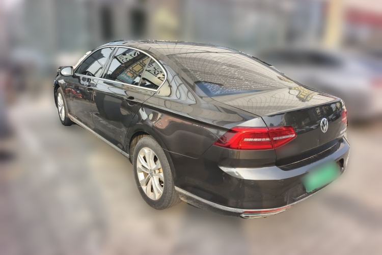 Used Volkswagen Magotan 2017 330TSI DSG Luxury Model Rear Left 45 Deg