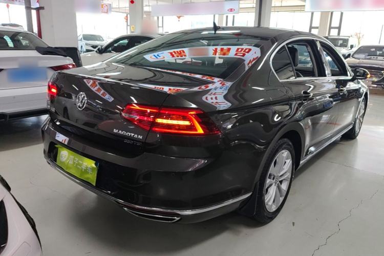 Used Volkswagen Magotan 2017 330TSI DSG Luxury Model Rear Right 45 Deg