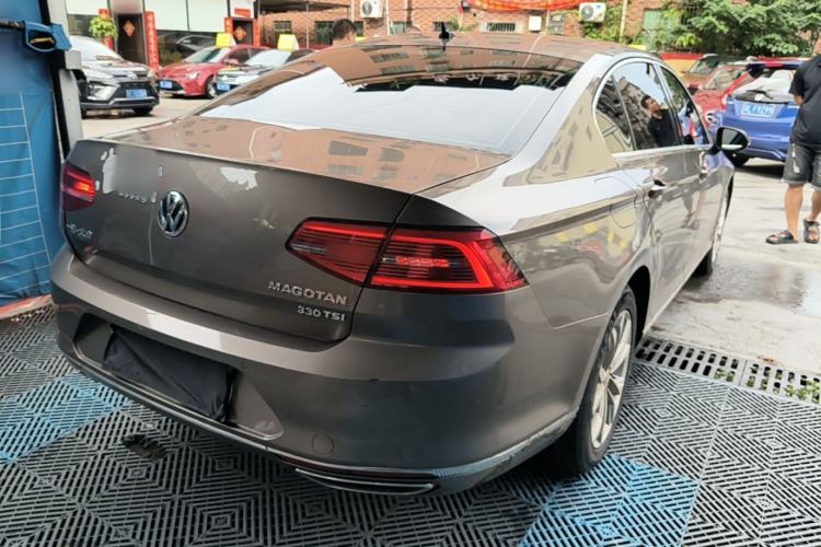 Used Volkswagen Magotan 2017 330TSI DSG Luxury Model Rear Right 45 Deg